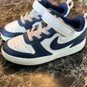 Nike Kids Navy and White Low-Top Sneakers with Hook-and-Loop Strap